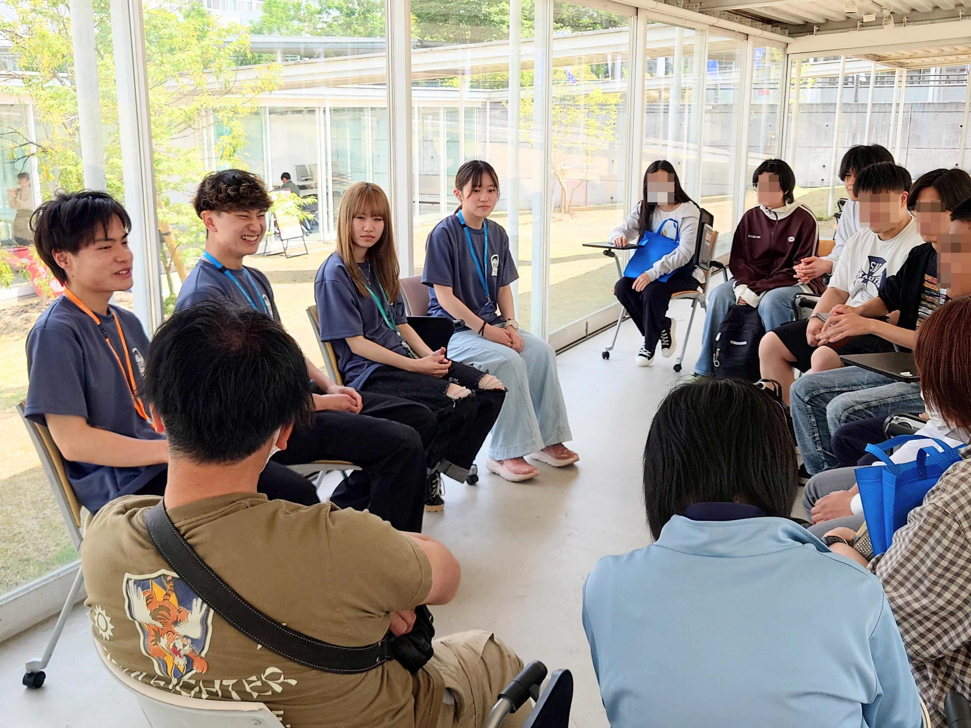 在学生とふれあう場の様子13